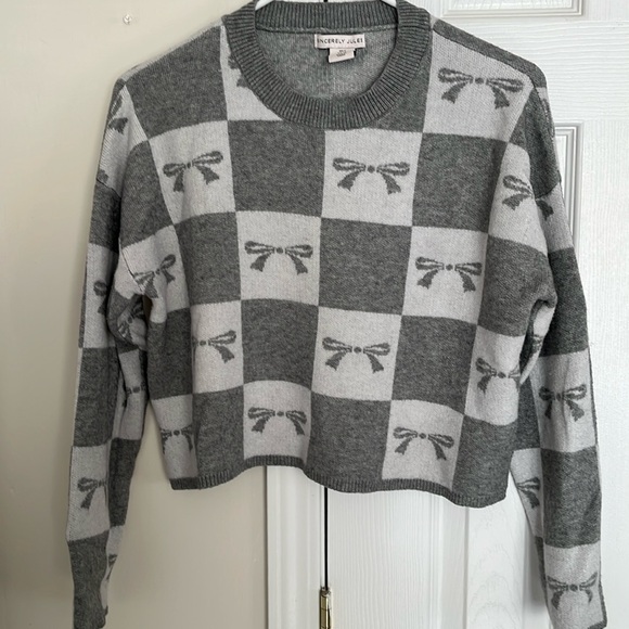 Sincerly Jules Sweaters - Sincerely Jules cropped sweater.